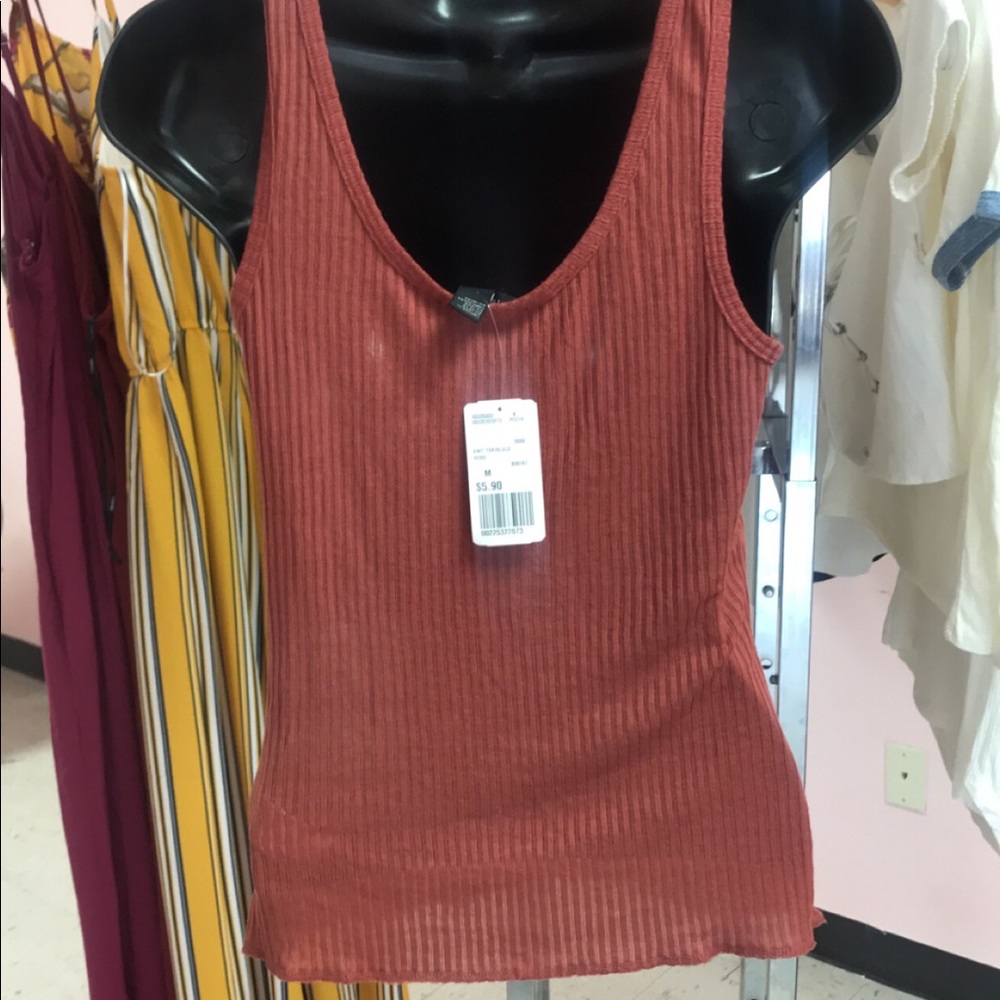 Tops - Picture 3 of 4